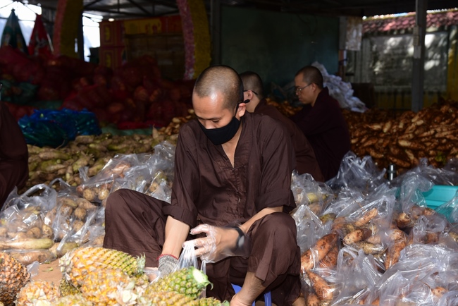 Chùa Hoằng Pháp: Tiếp tục hỗ trợ người dân khó khăn trong đại dịch Covid (đợt 8)